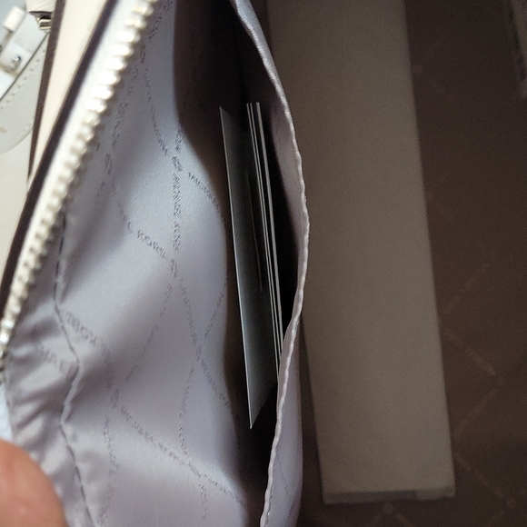 NWT Michael Kors 👜 - Picture 8 of 9